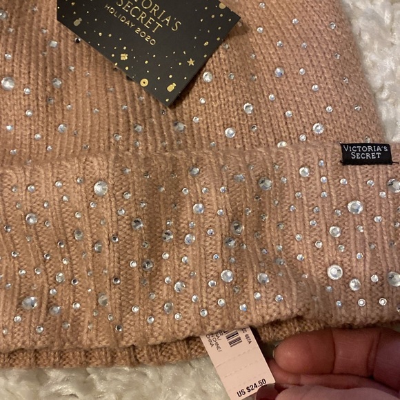 Victoria’s Secret pom pom hat NWT - Picture 2 of 3